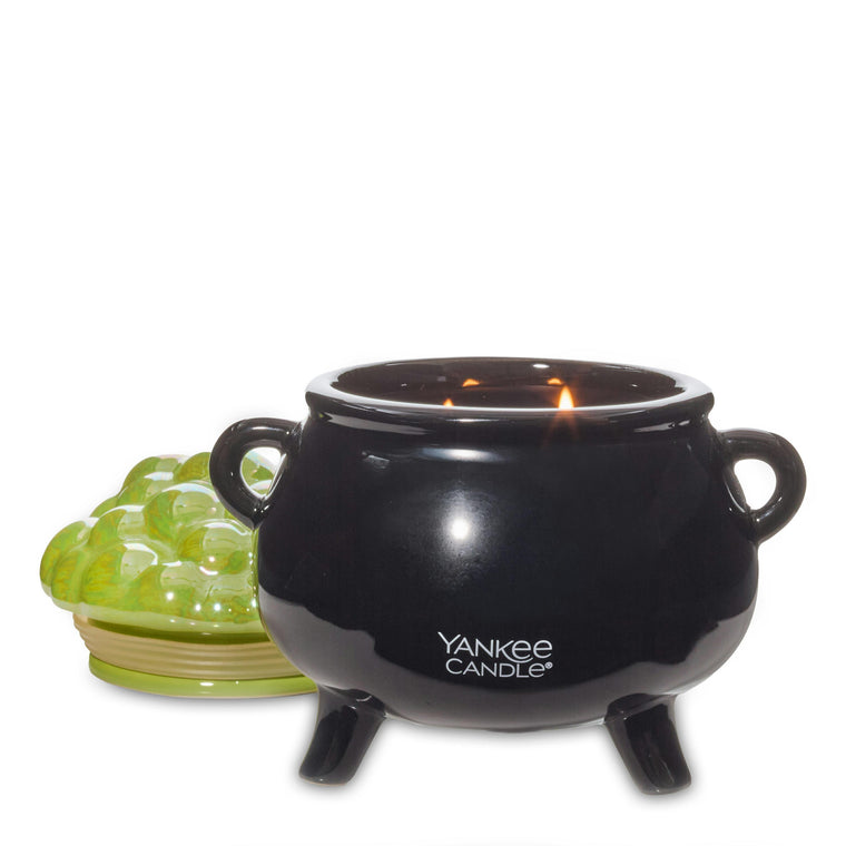 Phantom Bookshop Bubbling Cauldron Candle B3
